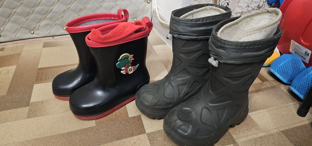 Продам детские сапоги