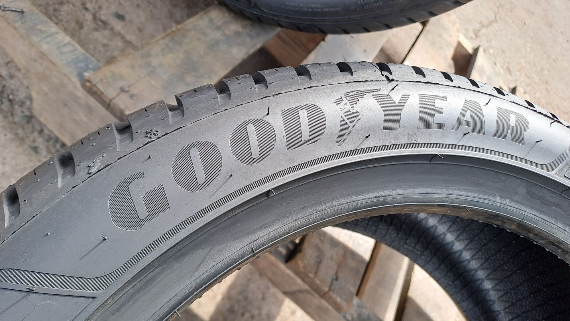 НАМАЛЕНИ Нови Всесезонни 225/45/17 Goodyear Vector 4Seasons