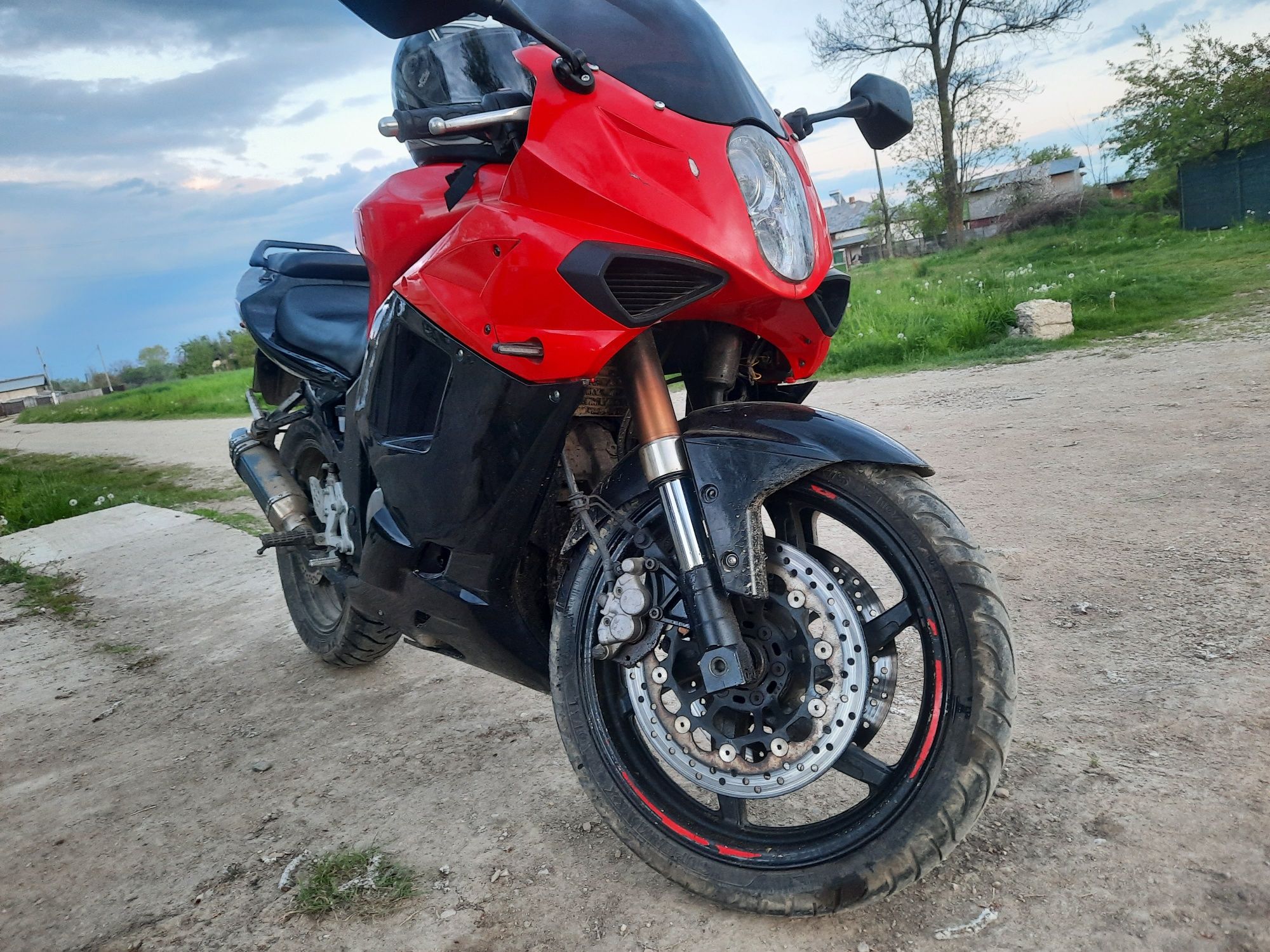 Vând hyosung gt250r