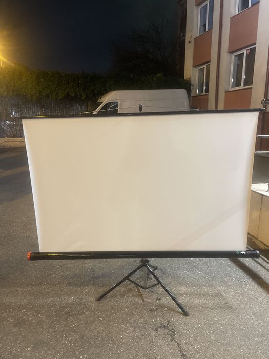 Panou rulant pentru proiector