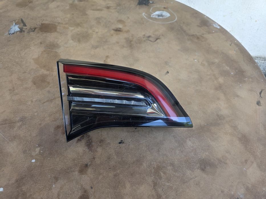 Tesla Model 3 Y ляв стоп вътрешен