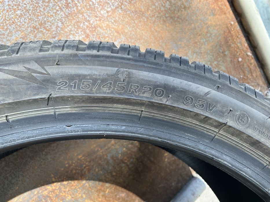 215/45R20 Bridgestone LM005