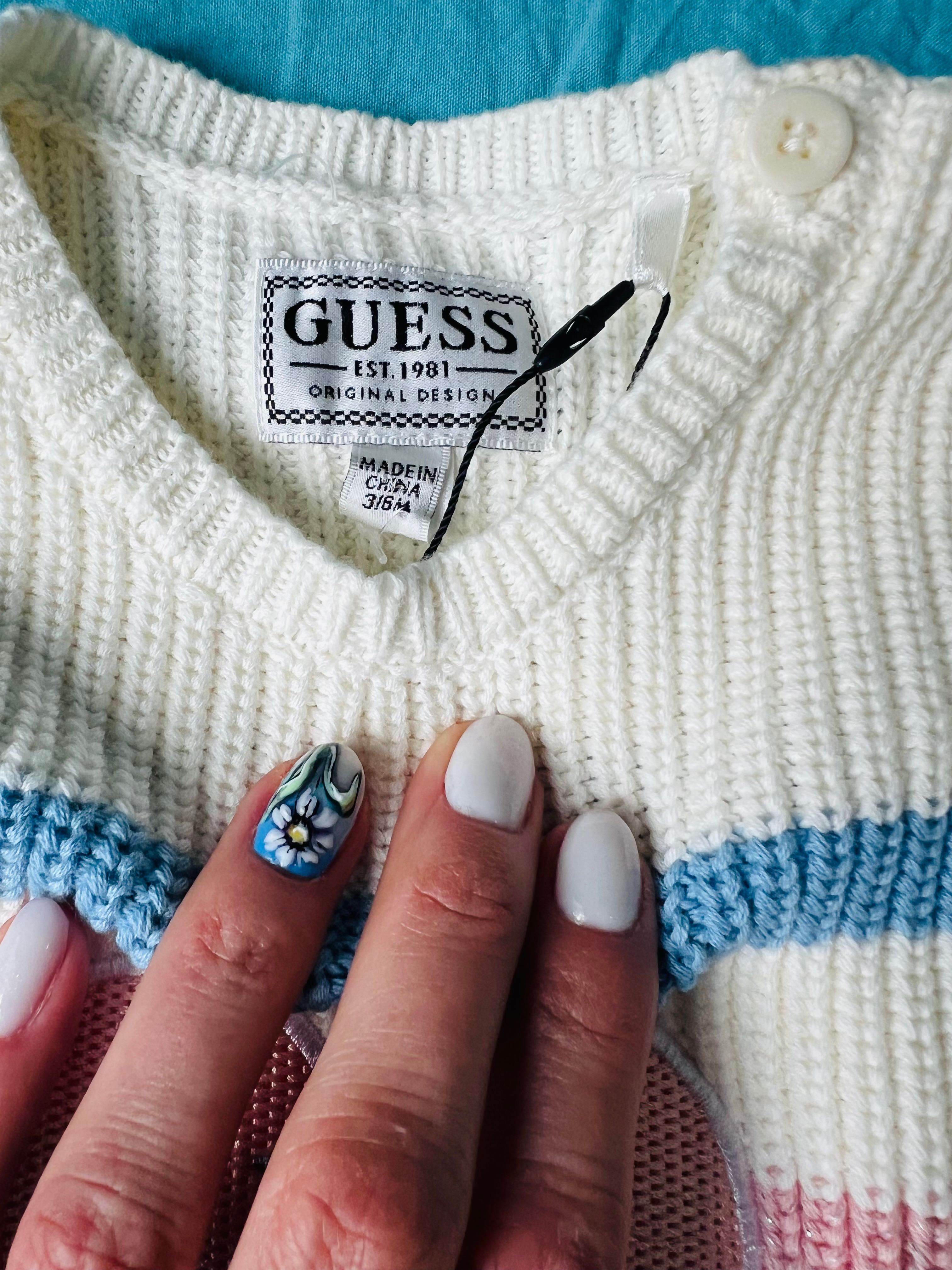 Guess - бебе РАЗМЕР 3-6 M/ 62-68 СМ
Размерът на етикета е 3-6 m.