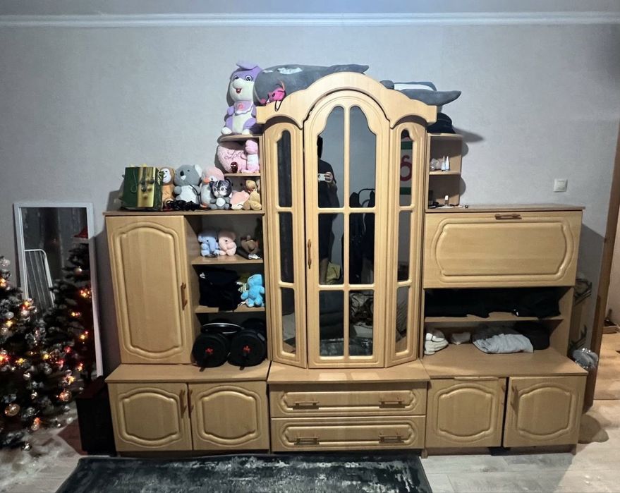 Продам стенку,самовывоз,13 тысяч.Торг