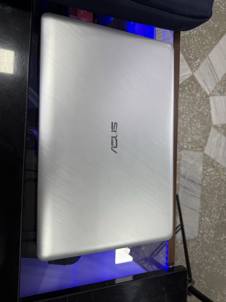 Asus noutbook xolati yaxshi