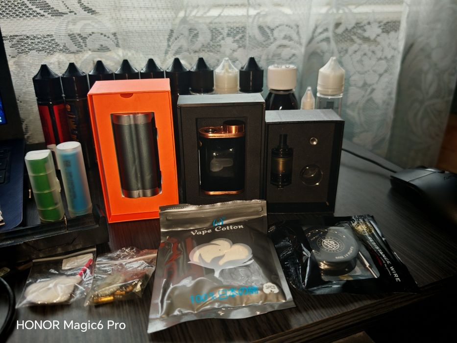 Vând două moduri in stare foarte bună,un atomizor Hera + 3 acumulatori