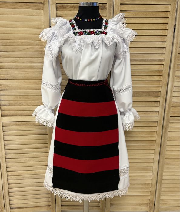 Costum populat/traditional pentru femei de Maramures autentic, Nou