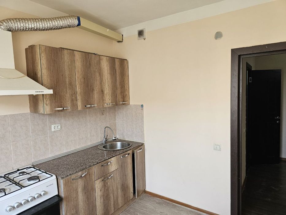 Motrid  4 etaj 2 xonali sotiladi