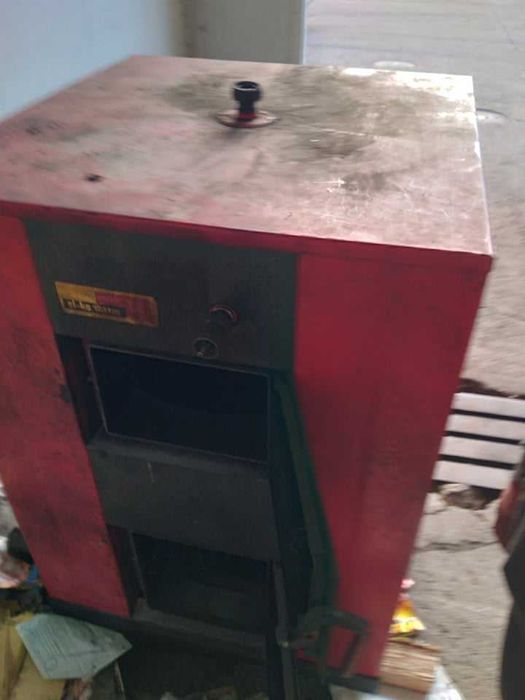 2 centrale  una pe ulei ars si pe lemne de 80 kw si wismman de 35kw