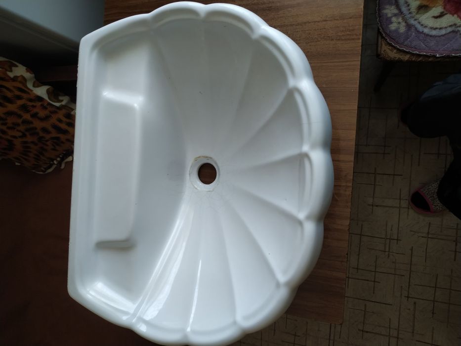 Раковина без отверстия для крана.б/у