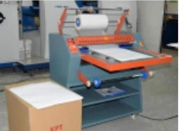 Masina de laminat la cald pentru carton sau hartie (65 cm)