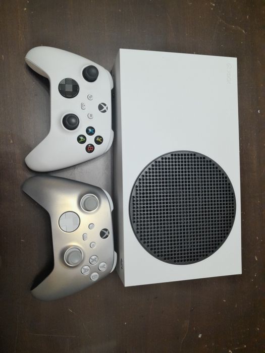 Xbox Series S 512gb + 2 геймпада