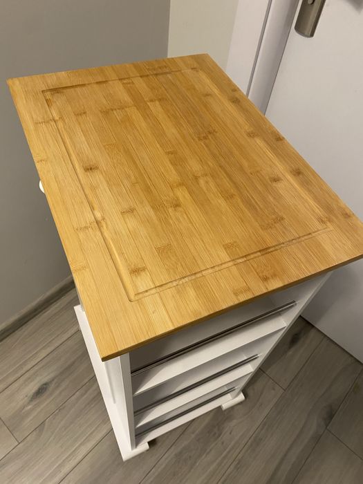 Помощен кухненски шкаф на колела от Lidl