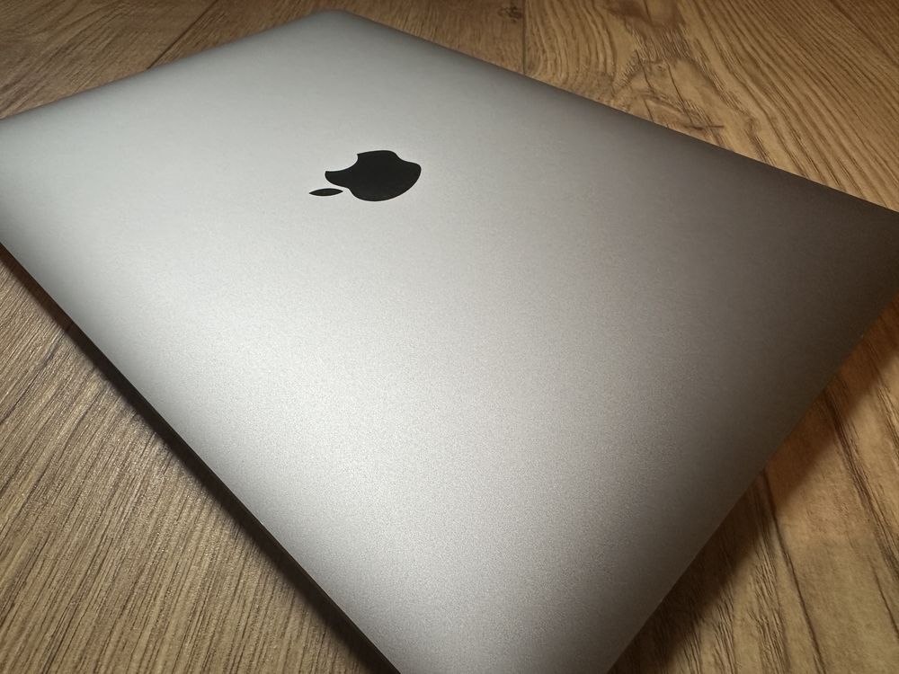 MacBook Air 13inch, Retina, 2018 - stare foarte buna