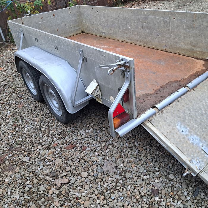Remorca utilaje masa maxima 2.Tone greutate  450 kg obloane aluminiu