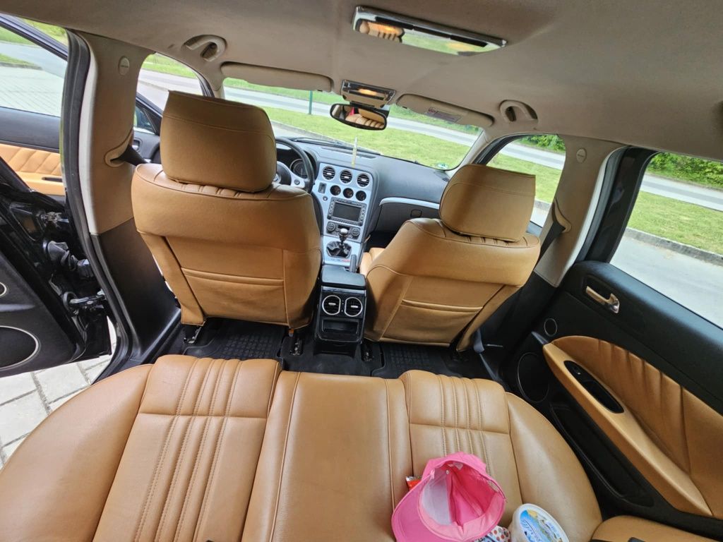 Alfa Romeo159 2006 mă interesează și schimb!!!