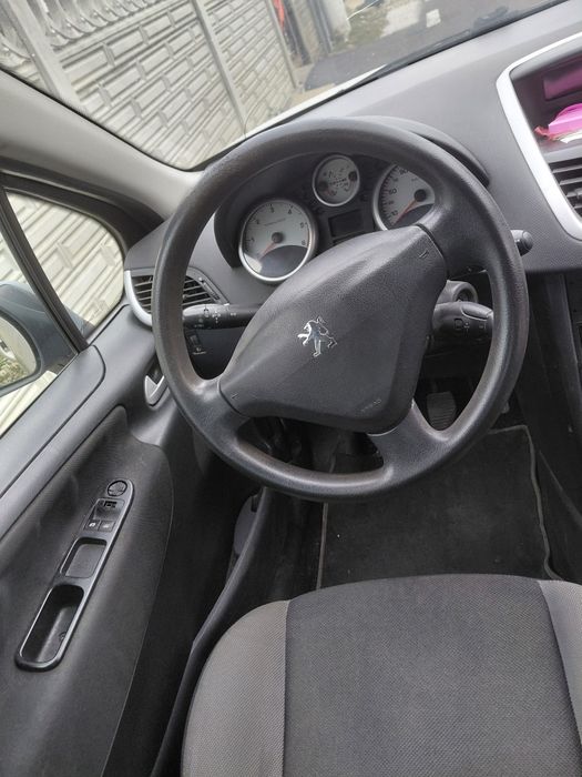 Vând Peugeot 207