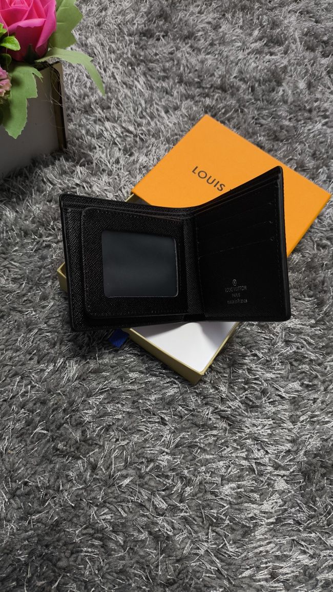 Lv, Luis Vuitton wallet