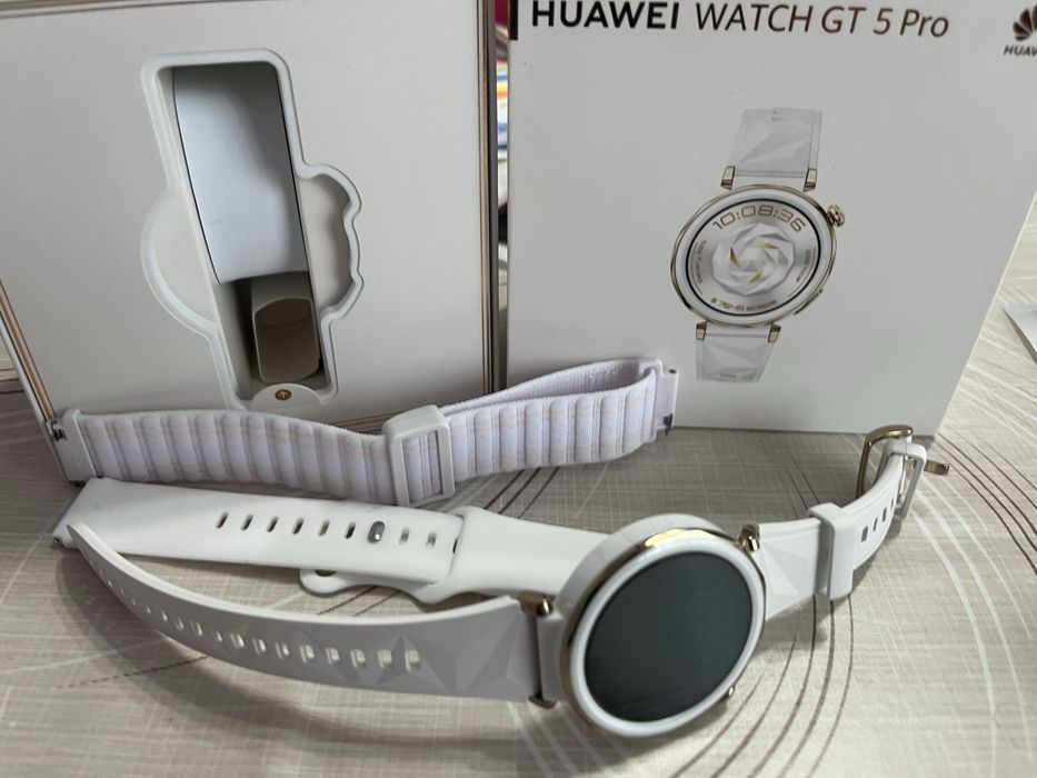 Нов Huawei watch gt5 pro с много подаръци