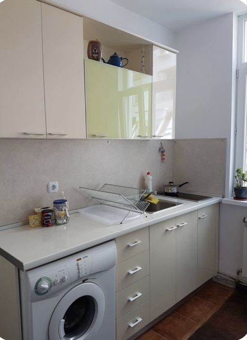 Продавам  запазена  кухня в София