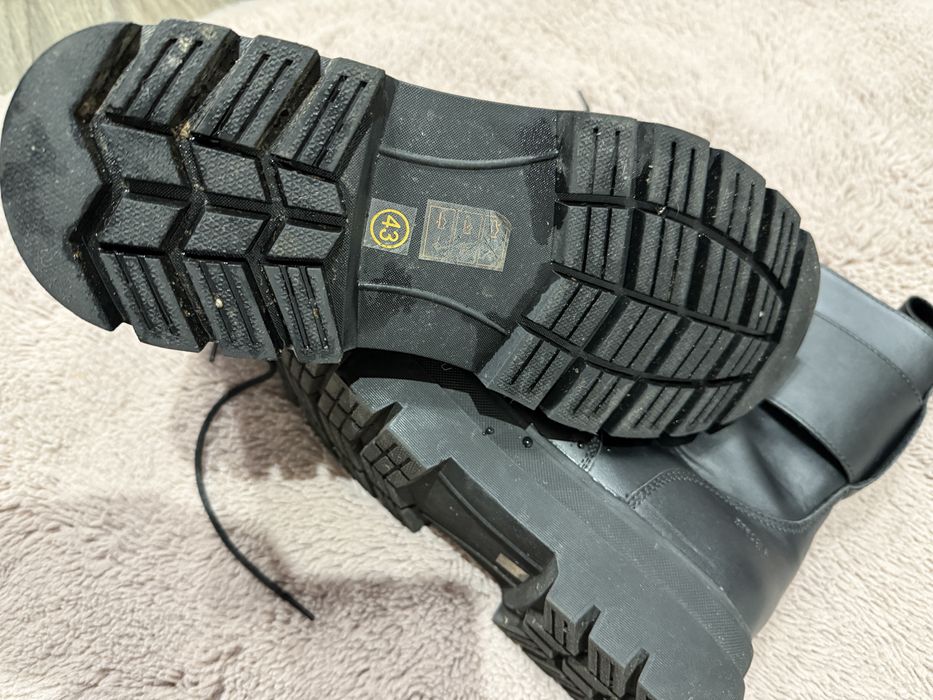 Ghete  marimea 43 stare excelenta