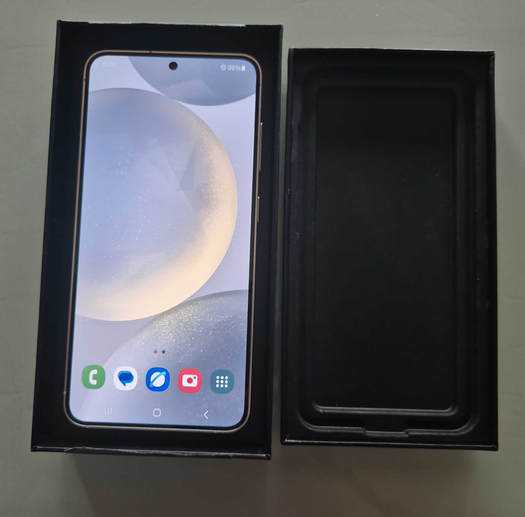 Продавам Samsung S24