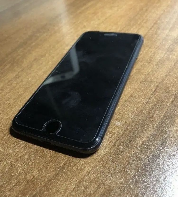 Iphone 8 в хорошем состояние