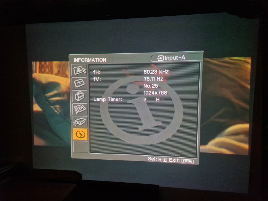 Vand Video Proiector Sony VPL-CS7 Lampa Noua.