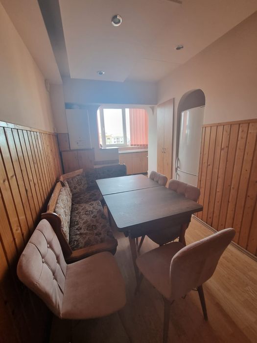 Inchiriez apartament 3 camere,2 bai, central, B.dul Grivitei, Brasov