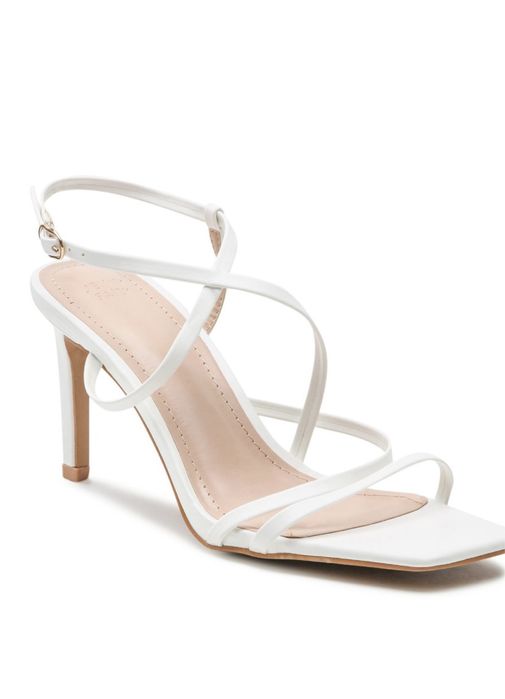 Чисто нови сандали с ток