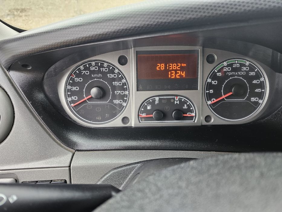 Iveco daily 6 locuri/ marfa/ 3 l diesel/2011