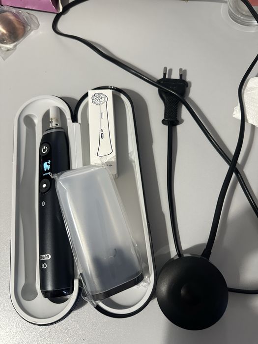 Periuta de dinti electrica oral-b io7