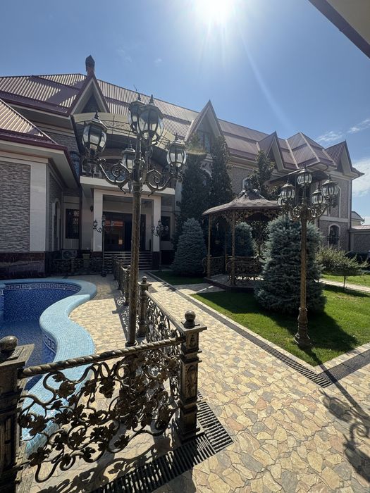 Шикарный дом на Две Семьи