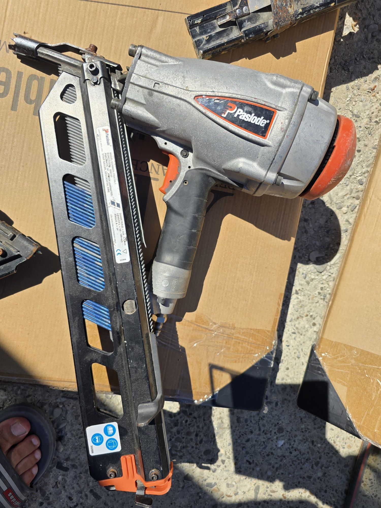 Pistol cuie max pe aer 250lei bucata