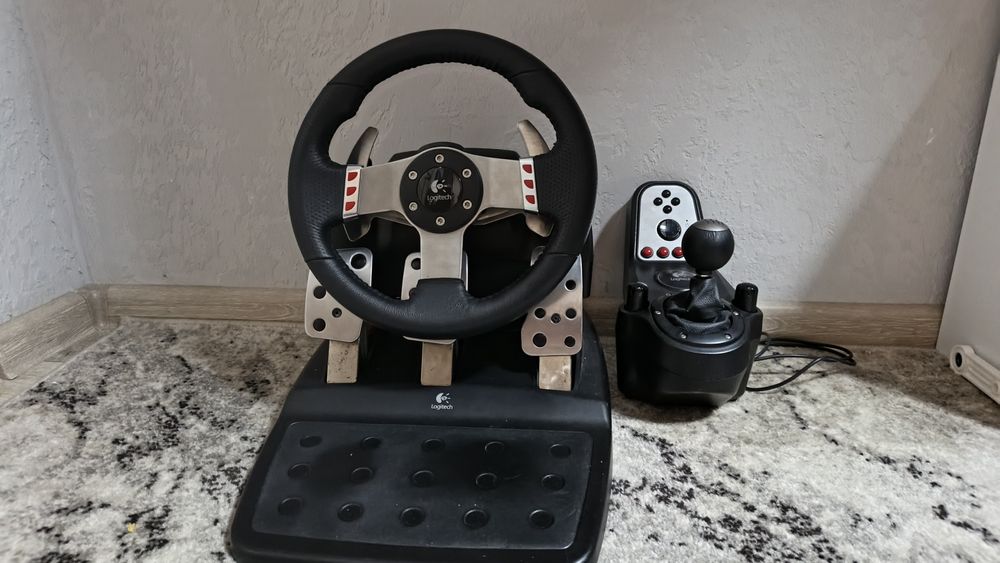 Игровой руль Logitech G27