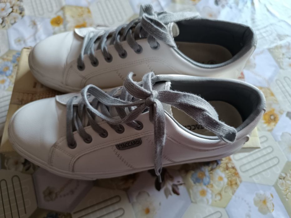 Продам кеды в отличном состоянии 41 размера