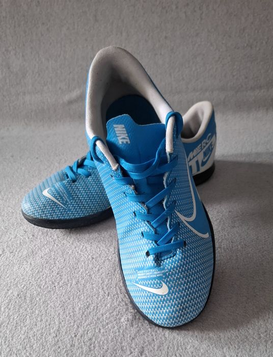 Pantofi de fotbal  Mărimea 38.5