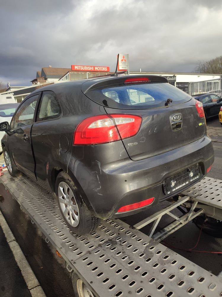 Dezmembrez kia rio 2012 coupe