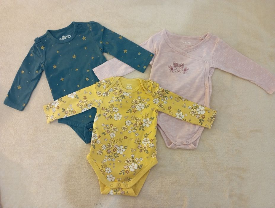 Lot haine fetiță mărimea 62-68 (3-6 luni), 36 piese