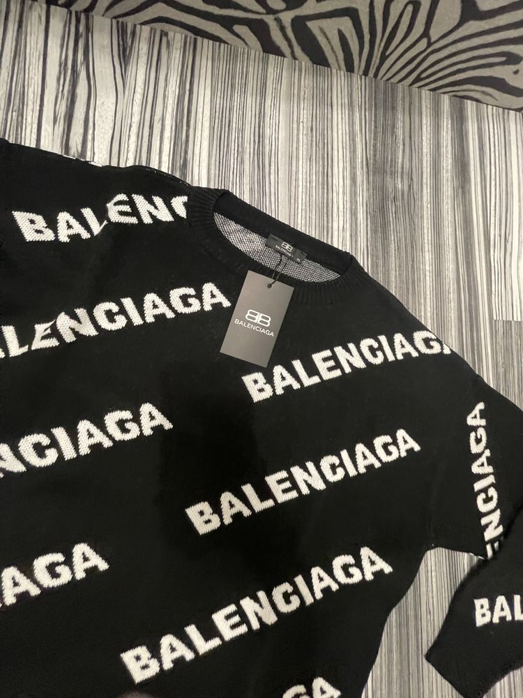 Bluza Balenciaga —>colecția noua / calitate superioara PRODUSUL