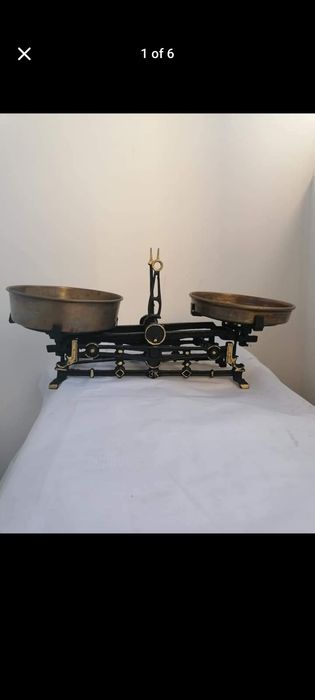 Cantar reconditionat

Cantarul are talere din alama.
A fost