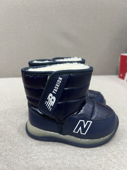 Продам новые сапоги детские