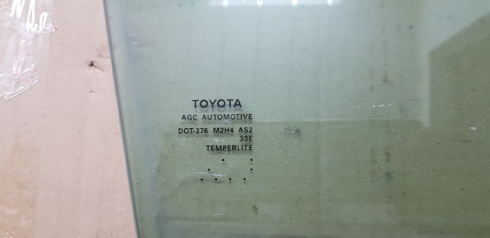 Стекло Toyota Highlander тойота тоета хайлендер
