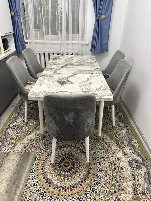 Стол со стульями