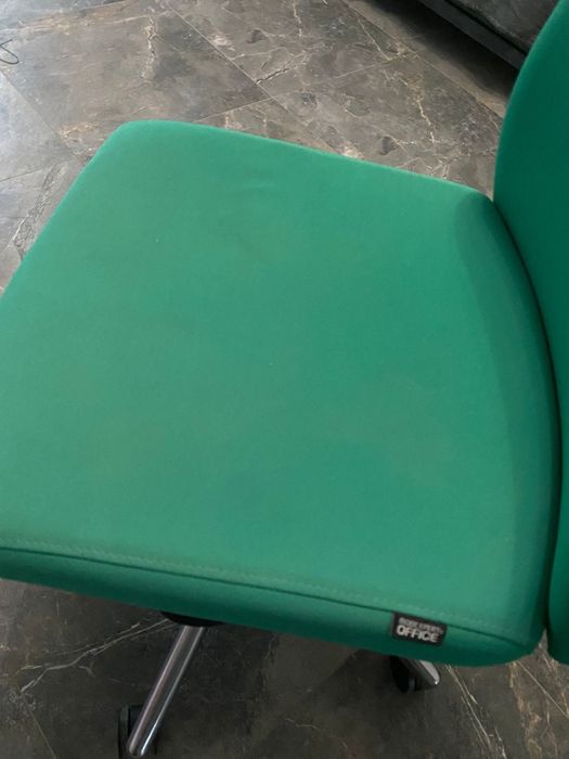 Scaun rotativ verde