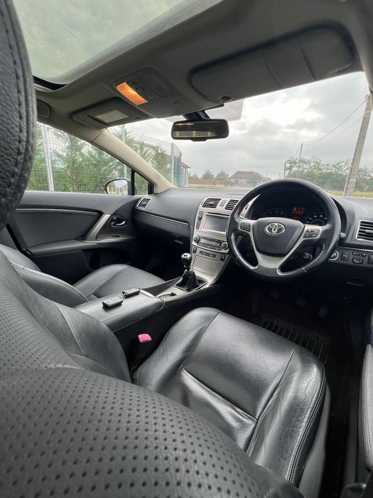 Toyota Avensis  2.0d. Faruri bi-xenon