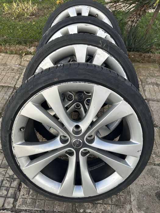 Opel Insignia 5/120/20 с гуми.