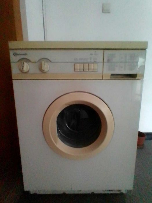 Пералня Bauknecht работеща,  с лек проблем