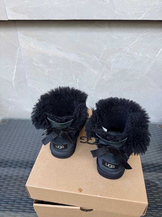 Ghete UGG marimea 32,5 ( merg pana la 34)