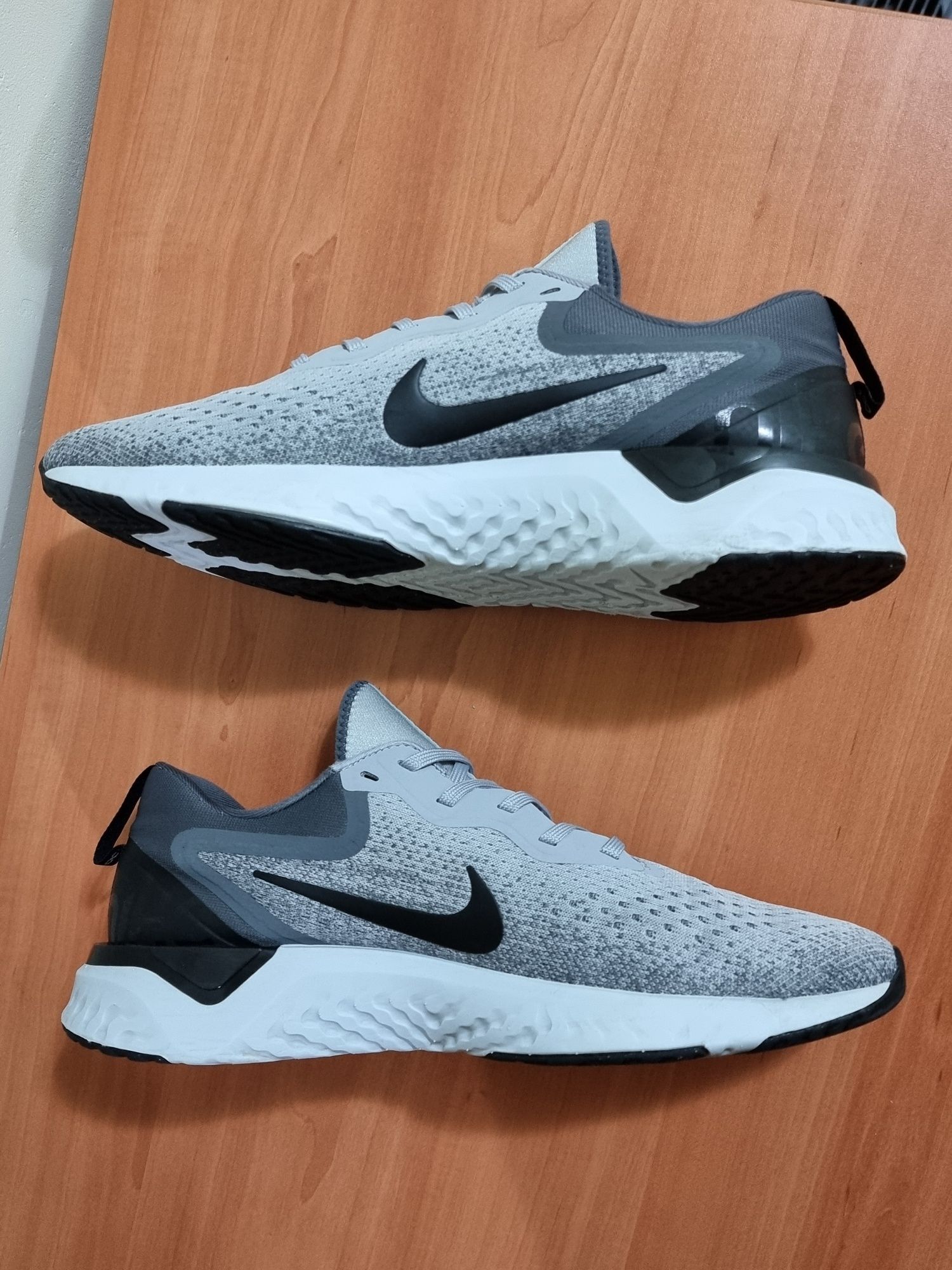 Nike Odyssey React спортни обувки 44,5 номер